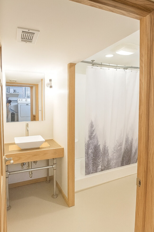 Building Photo - 5155 S Mobile Ave