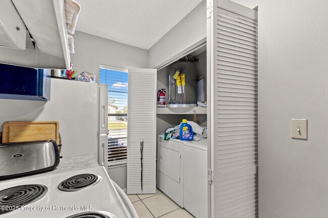 Building Photo - 7124 Barclay Ave