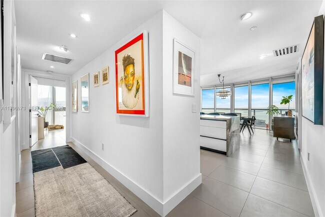 Building Photo - 465 Brickell Ave