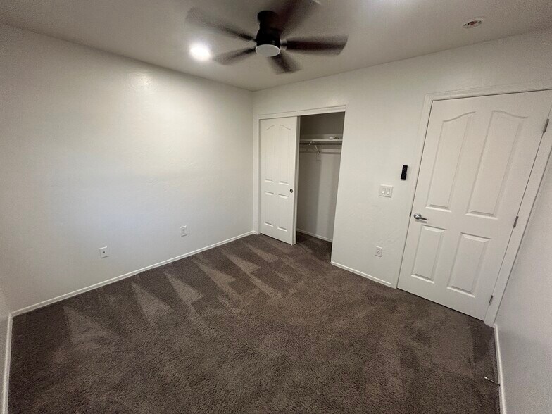 Building Photo - 1121 E Monona Dr