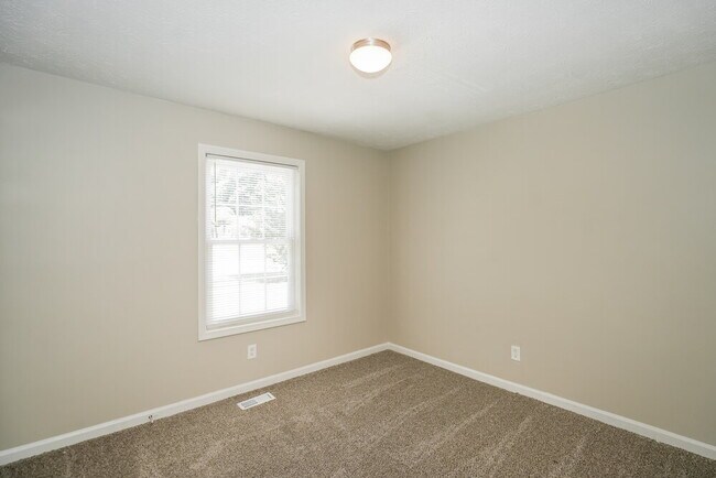 Building Photo - 3221 Jessica Dr