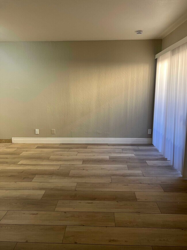 Building Photo - 2125 92nd Ave