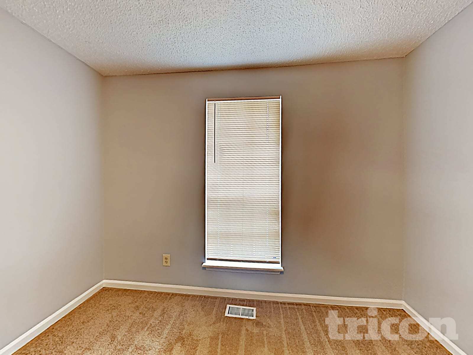 Building Photo - 225 Salusbury Ln