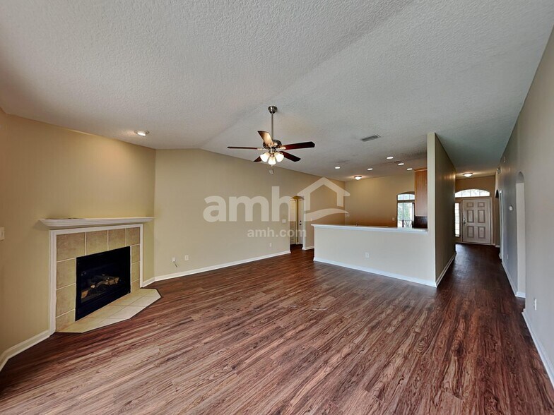 Building Photo - 9177 Prosperity Lake Dr