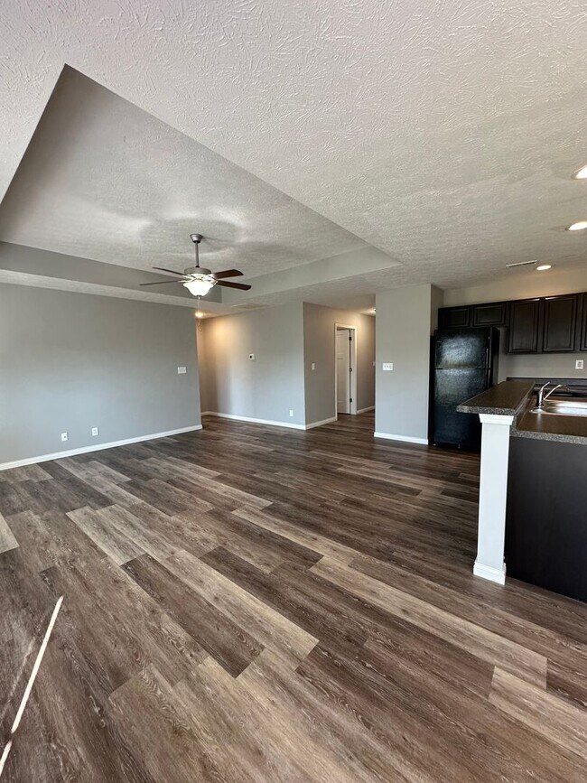 Building Photo - Lovely 3bdrm Home!