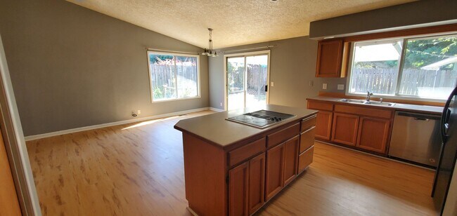 Building Photo - Three Bedroom w/ a Large Bonus Room on a C...