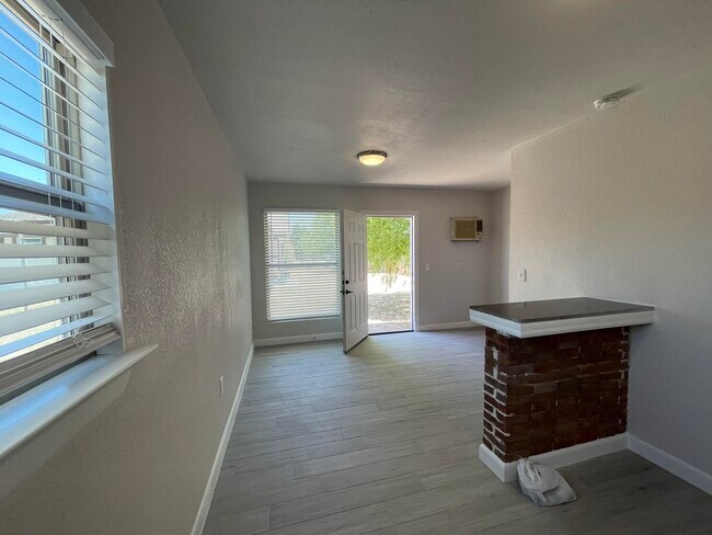 Building Photo - 330 Plantation Dr