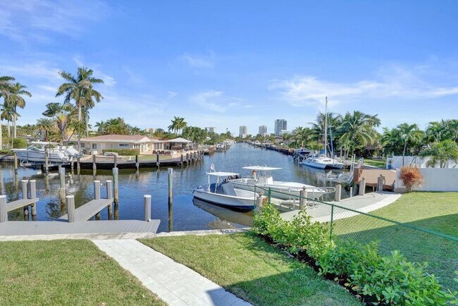 Building Photo - 840 SE 22nd Ave