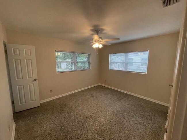 Building Photo - 1034 Dunraven Dr
