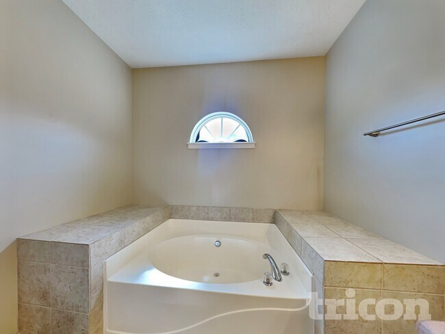 Building Photo - 119 Cherokee Dr