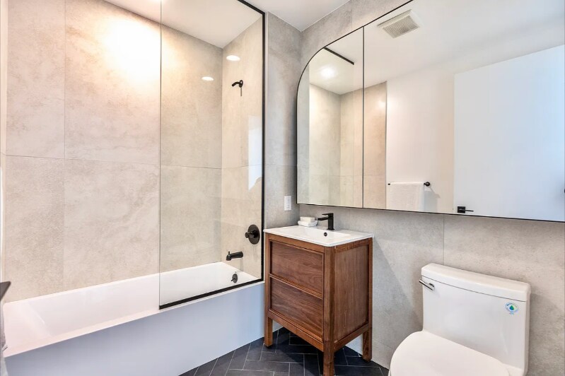 Building Photo - 953 Dean St