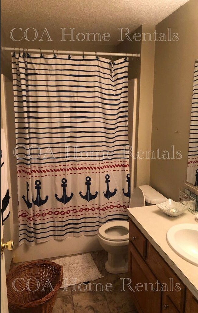 Building Photo - East Side Location