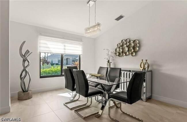 Building Photo - 2307 Queens Way