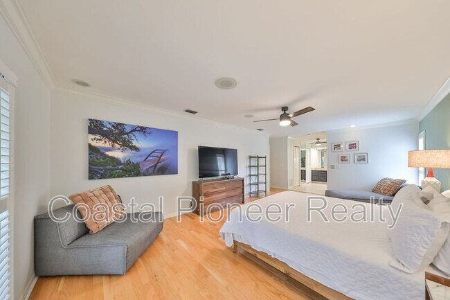 Building Photo - 817 Bannockburn Ave