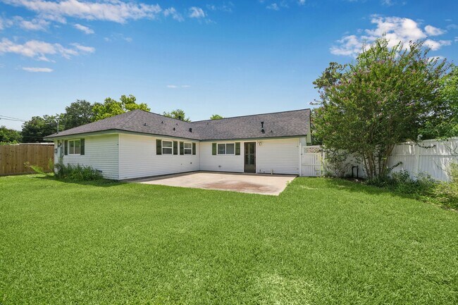 Building Photo - 7050 Cole Creek Dr