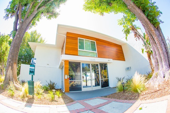 Building Photo - 1645 Amberwood Dr