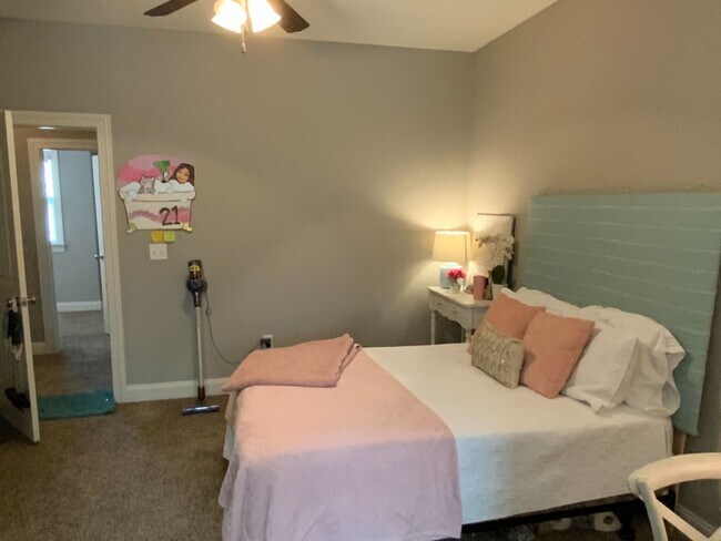 Building Photo - 4 Bedroom 4 Bath Condo in Oxford Mississippi