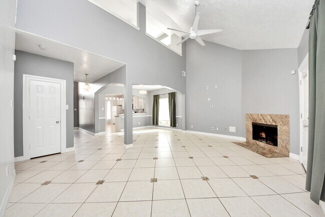 Building Photo - 18315 Brenwood Menor Dr