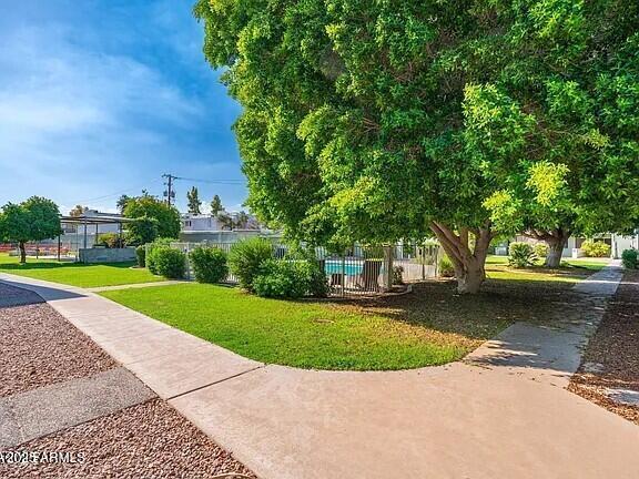 Building Photo - 1702 W Tuckey Ln