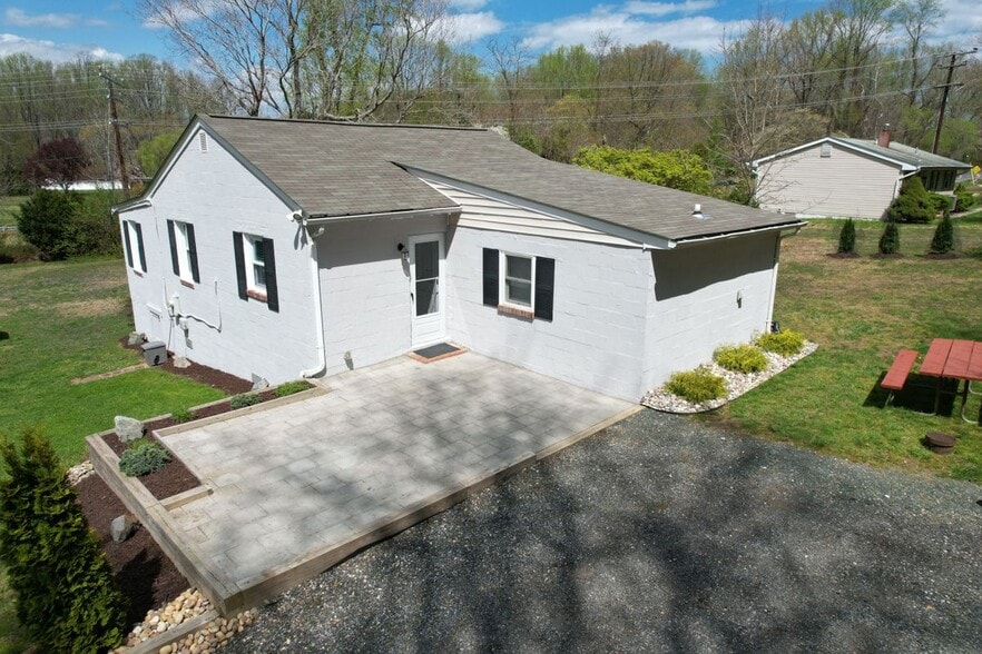 Primary Photo - 211 Friendship Rd