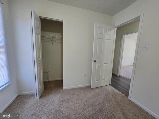 Building Photo - 23 Lordship Ln