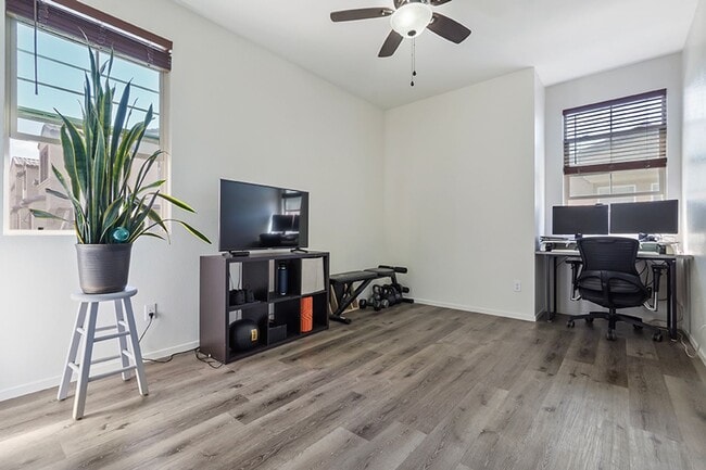 Building Photo - Beautiful TownHome in Pacific Ridge Rancho...