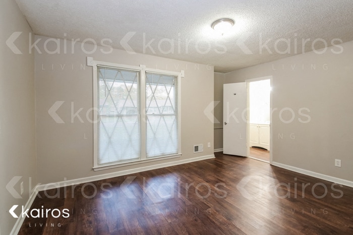 Building Photo - 340 Carterhill Dr