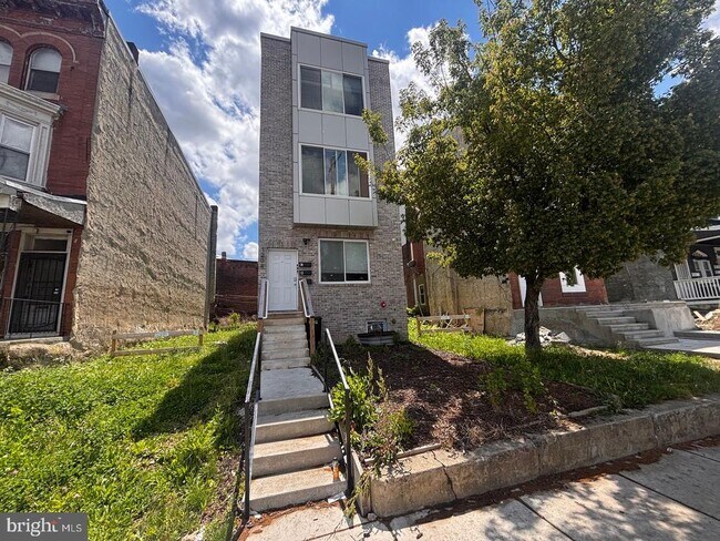 Building Photo - 1204 W Erie Ave