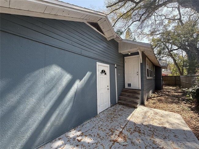 Building Photo - 2221 23rd Ave S