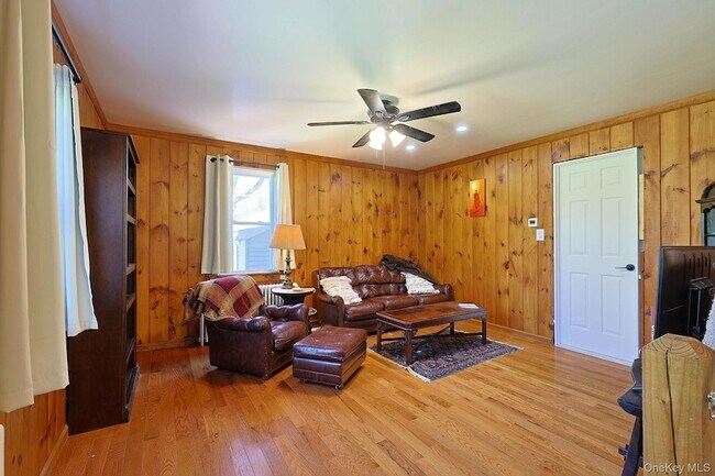 Building Photo - 1604 NY-9G