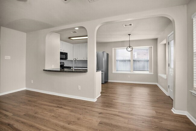 Building Photo - 32102 Decker Oaks Dr
