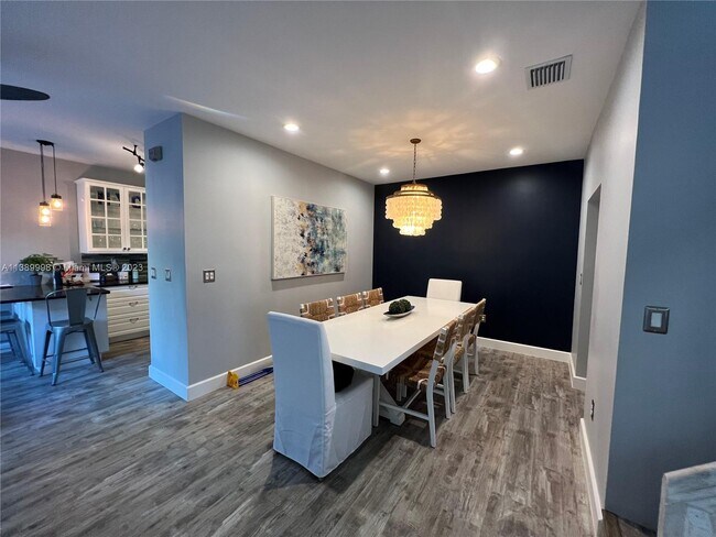 Building Photo - 1140 Cliffrose St