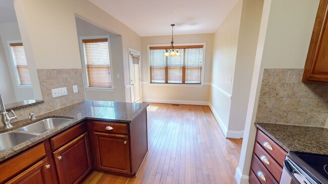 Building Photo - Large 5 Bedroom with Large Fenced in Back ...