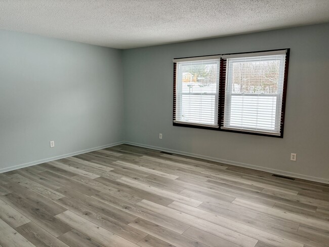 Living Room - 4419 Eagle Crest Dr