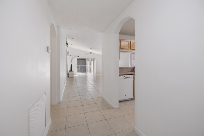 Building Photo - 3800 Woodfield Dr