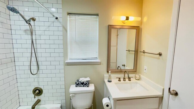 Building Photo - 2902 Cole St