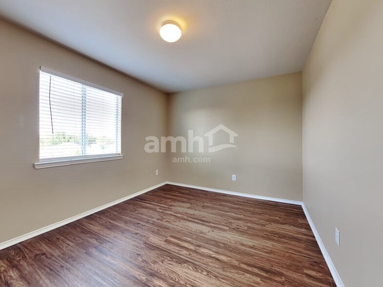 Building Photo - 1227 Wenatchee Dr