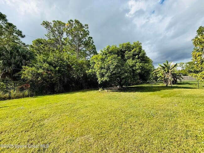 Building Photo - 3232 Wallace Ave