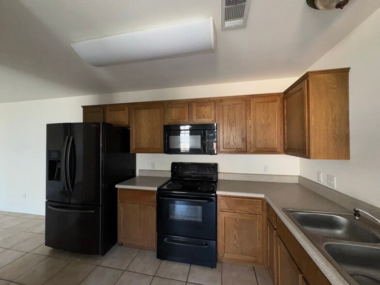 Building Photo - 1402 Fianna Place Ct