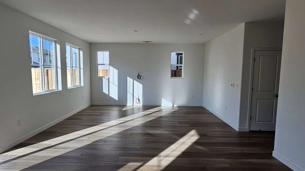 Building Photo - 10287 Garmont Way