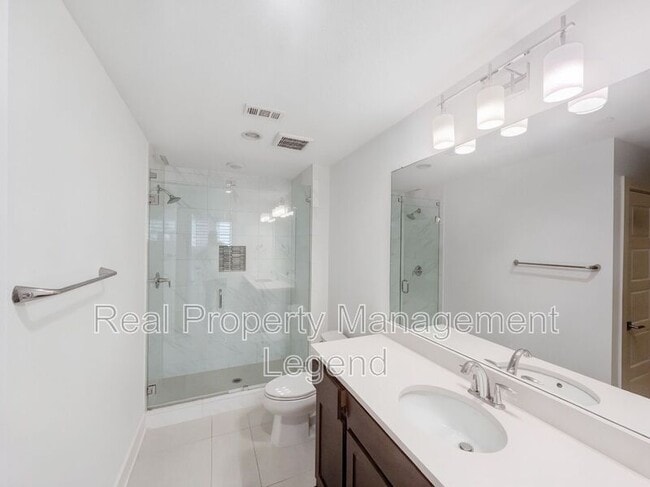 Building Photo - 809 Jamestown Ln