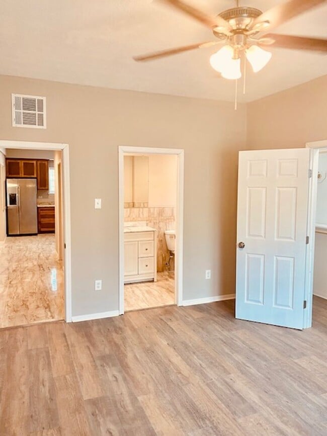 Building Photo - REMODELED 3 BEDROOM 2.5 BATH HOME CLOSE TO DOWNTOWN HOUSTON