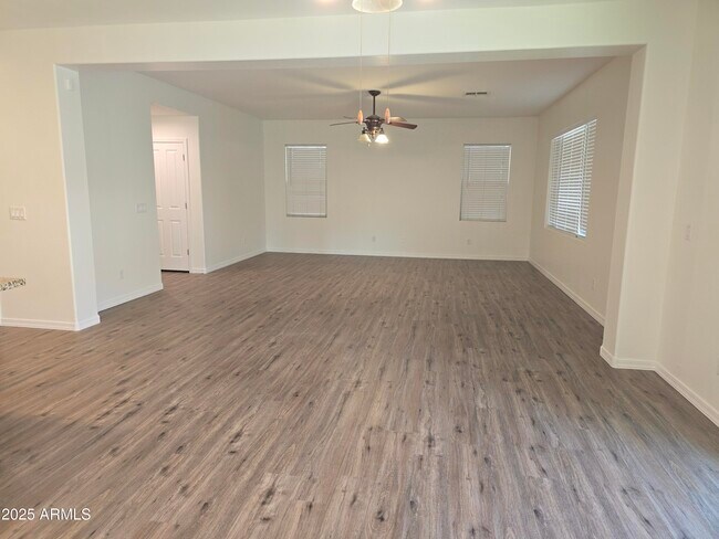 Building Photo - 1514 E Hummingbird Way