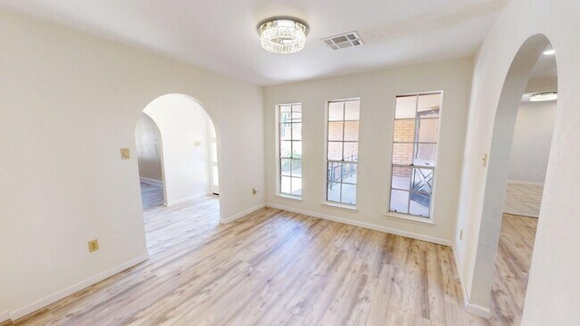 Building Photo - 403 Sunnyside Ave