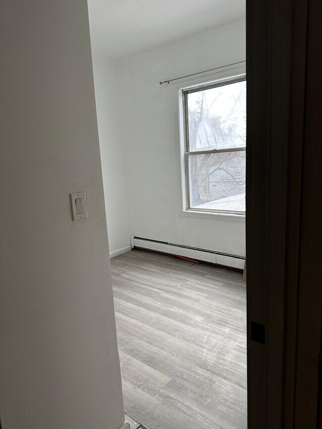 Building Photo - 129 Highland Ave