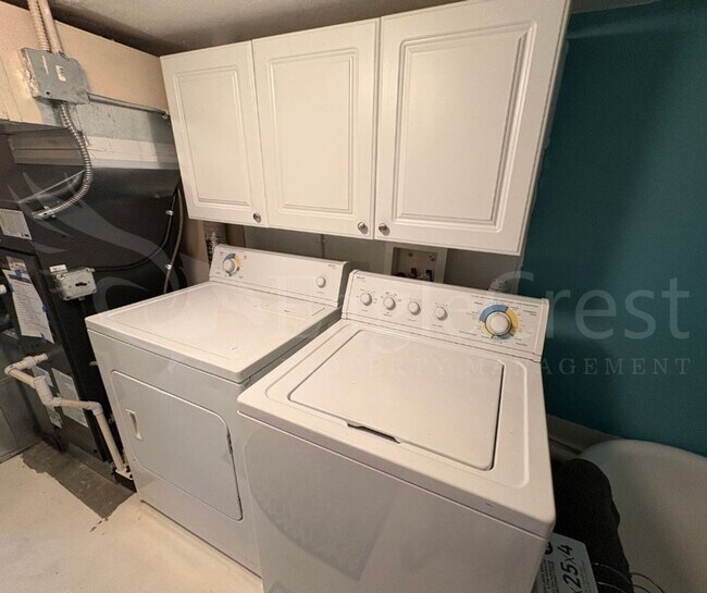 Building Photo - Three Bedroom, Two Bathroom House Near Sha...