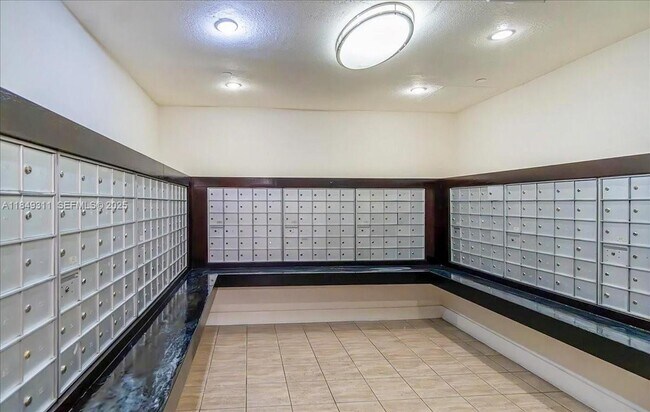 Building Photo - 2451 Brickell Ave