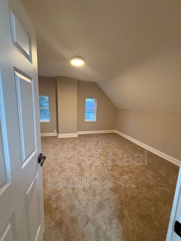 Building Photo - 202 W Ward St