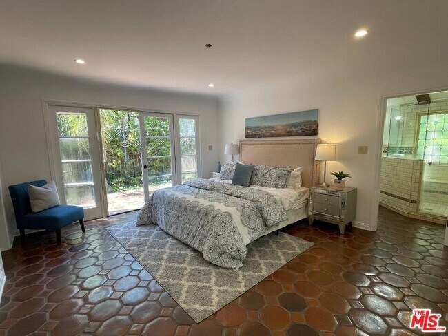 Building Photo - 309 Crescent Dr