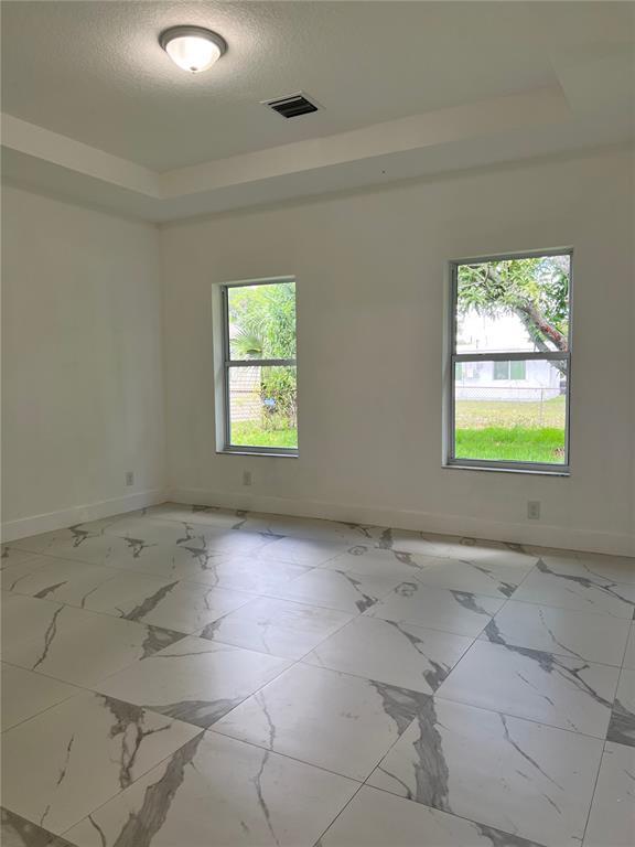 Building Photo - 2531 NW 16th Ct